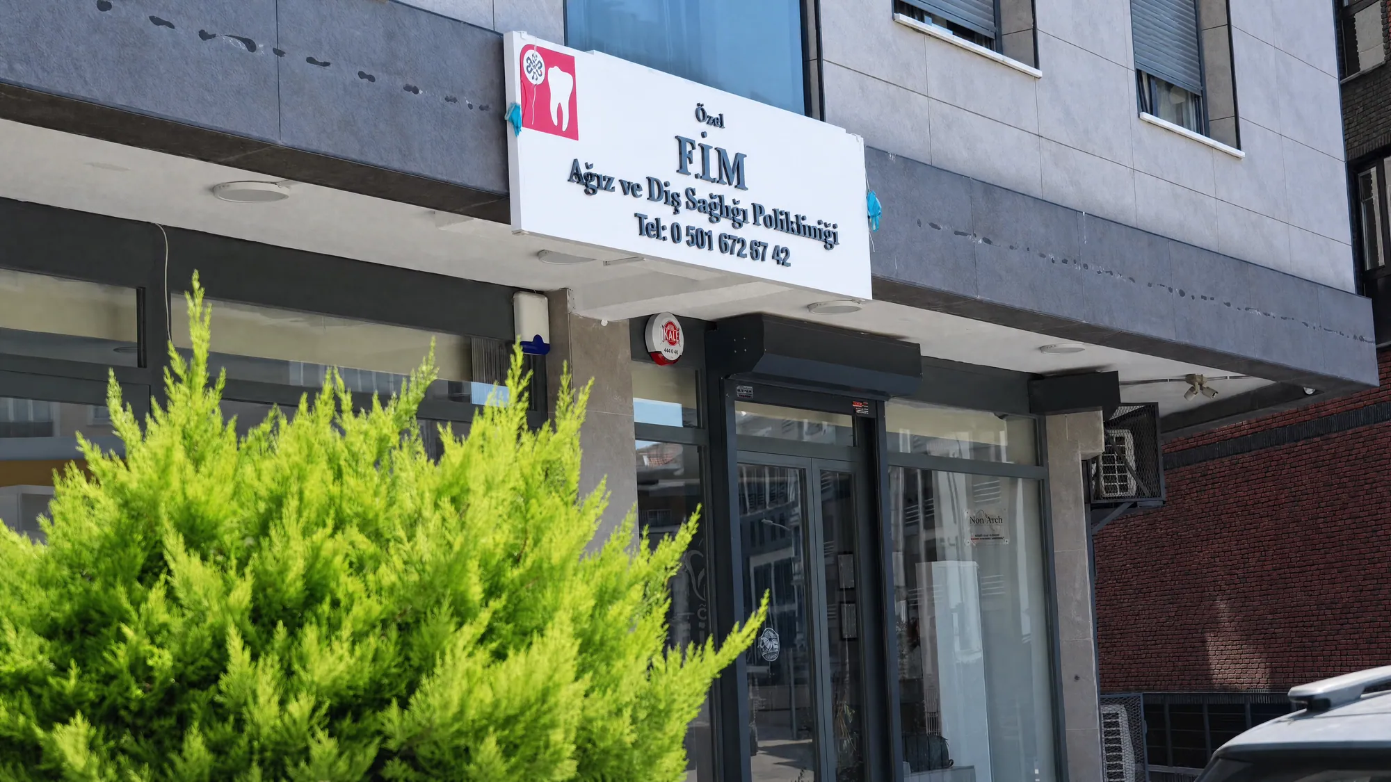 F.İ.M Poliklinik · Bağdat Caddesi girişi